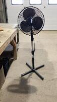 &ldquo;SUPER&rdquo; FLOOR FAN
