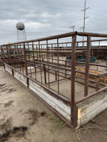 Three round bale feeder