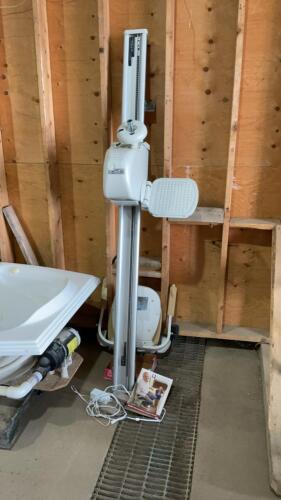 ACORN STAIRLIFT W/ MANUAL