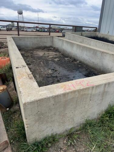 Concrete containment tank
