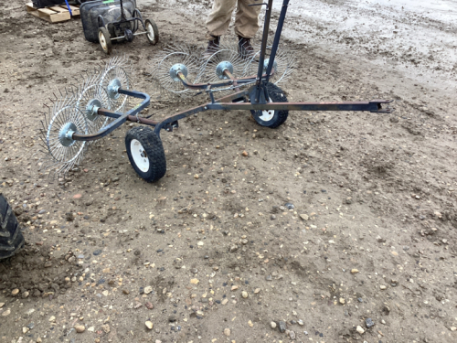 Yard 6 wheel rake