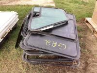 PALLET OF MIXED TRAILER / AUTO WINDOWS