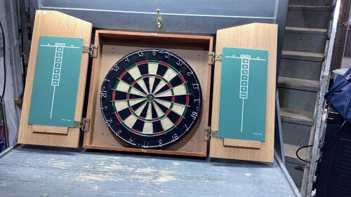 RED LION DART BOARD CASE WITH DART BOARD