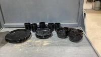 DISH SET (PARTIAL) - 4 PLATES, 4 LUNCH PLATES, 5 BOWLS + 5 MUGS