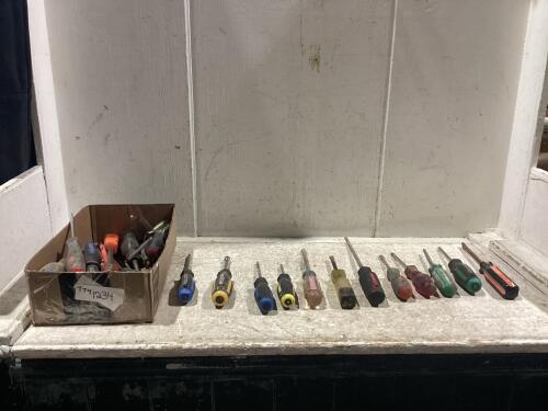 SHOP BOX OF MIXED SCREWDRIVERS