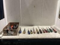 SHOP BOX OF MIXED SCREWDRIVERS