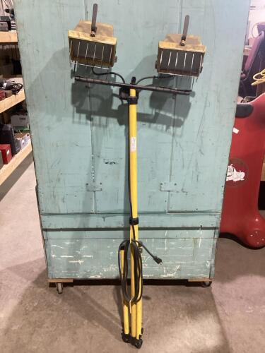 TRI-POD DOUBLE WORKLIGHT