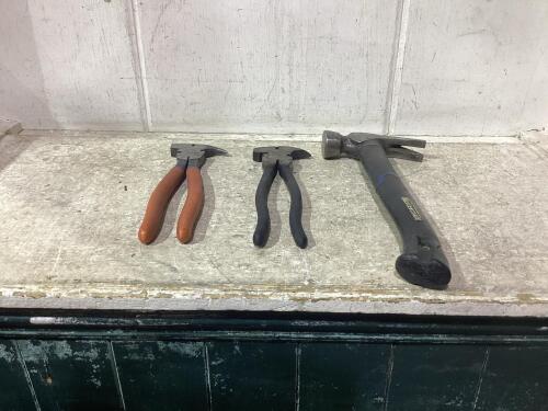 SHOP FLAT OF MIXED HAMMERS