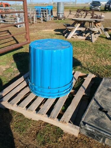 3 Plastic Mineral Tubs
