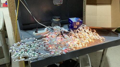 BOX OF ASSORTED CHRISTMAS LIGHTS AND BULBS