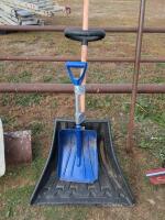 2 Snow Shovels