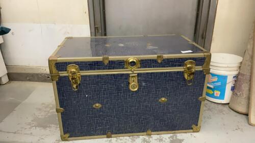 BLUE METAL TRUNK W/ TRAY