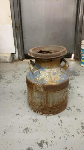 ANTIQUE. CREAM CAN W/ LID
