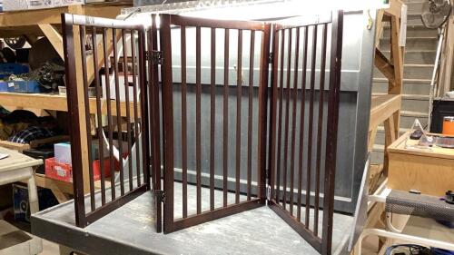WOOD PET GATE