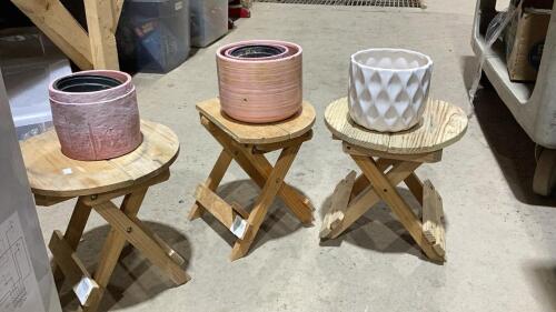 BOX OF PLANT POTS + WOOD STANDS