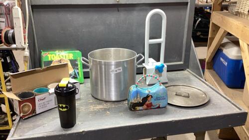 (2)ITEMS - STOCK POT + BOX W/BATHTUB RAIL, JASMINE LUNCH KIT, BATMAN WATER BOTTLE