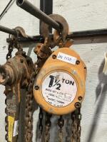 MANUAL RUSTED CHAIN HOIST 1-1/2 TON 290"