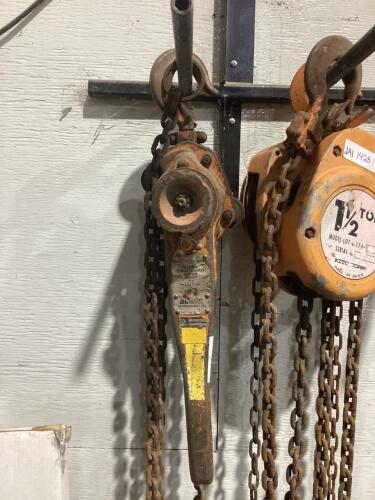 LEVER HOIST RUSTED CHAINS 1-1/2 TON 134"