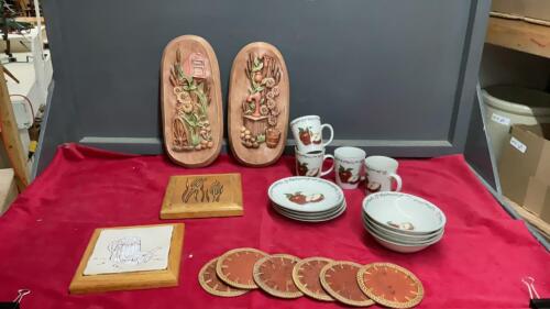 APPLE THEME DISHES, LEATHER COASTERS, CERAMIC WALL DECOR, FARM THEME HOT PLATES