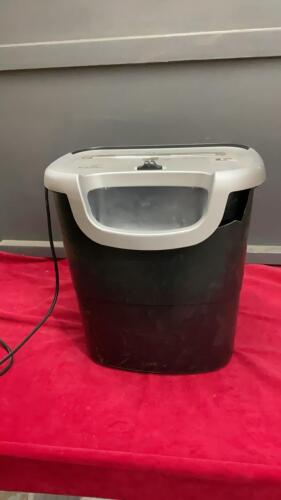 FELLOWS PAPER SHREDDER