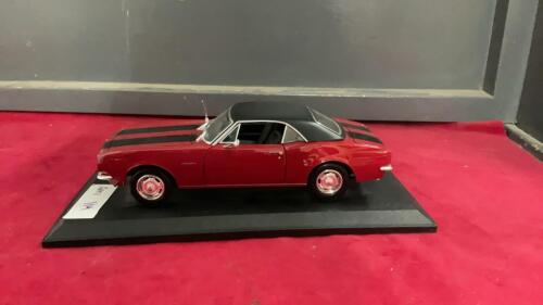 MAISTO MOUNTED DIE CAST COLLECTOR CAR - CAMARO