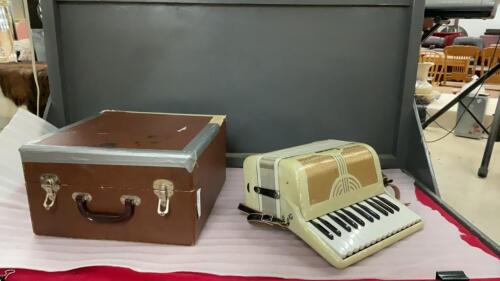 CHILD SIZE CAMERANO ACCORDIAN
