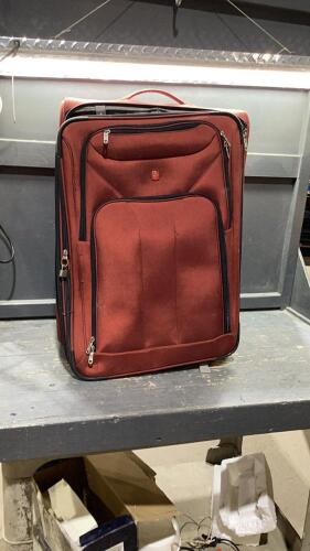 SWISS GEAR LARGE SUITCASE