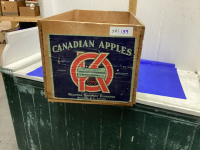 WOOD CANADIAN APPLE BOX