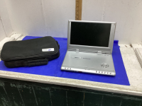 POLAROID PORTABLE DVD PLAYER