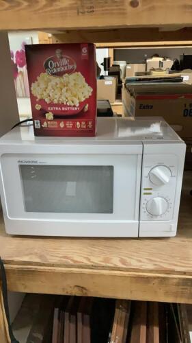 SMALL MAGNOSONIC WHITE MICROWAVE W/ A BOX OF POPCORN