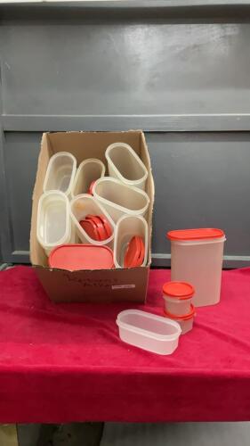 TUPPERWARE STORAGE CONTAINERS W/ LIDS