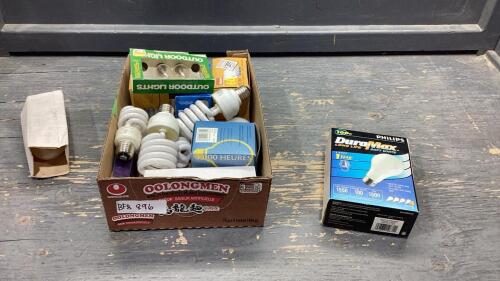 BOX OF ASSORTED LIGHT BULBS