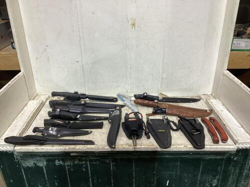 BOX OF MIXED FILLET KNIVES & PILERS