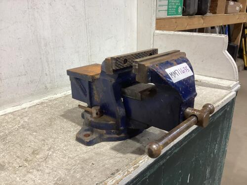 BENCH VISE