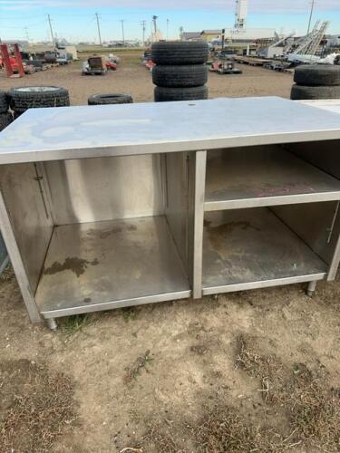 Stainless steel prep table