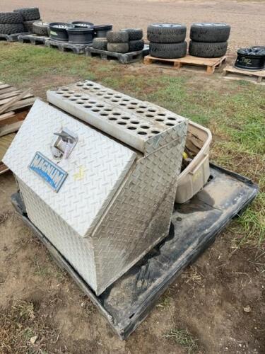 Magnum aluminum step toolbox plus ratchet straps
