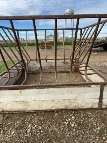 Single bail square feeder