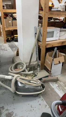 SELLING AS PARTS TRI-STAR VACUUM W/ LOTS OF MISC ELECTROLUX PIECES