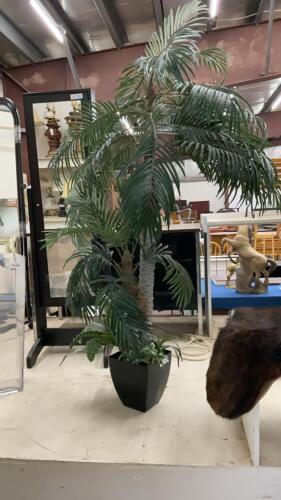 ARTIFICIAL PALM TREE