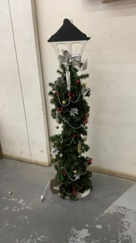CHRISTMAS WOOD LAMP POST