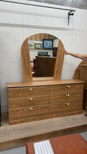 (6) DRAWER DRESSER W/ MIRROR