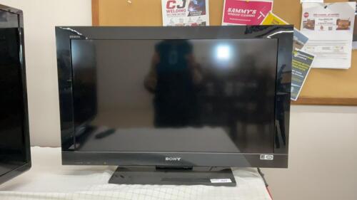 SONY BRAVIIA 31&rdquo; FLAT SCREEN TV ON STAND - NO REMOTE