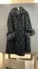 VINAGE WOMEN&rsquo;S COAT W/ FUR CUFFS