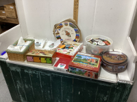 TINS,PUZZLES,ORNAMENTS,BUTTONS/BADGES