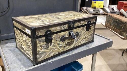 DUCKS UNLIMITED CHEST