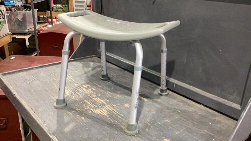 SHOWER/BATHTUB STOOL