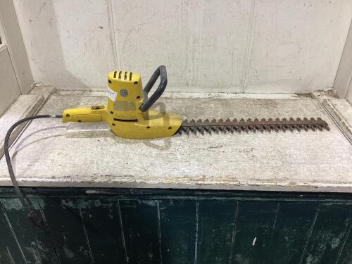 CRAFTSMAN 16" CORDED BUSHWACKER HEDGE TRIMMER