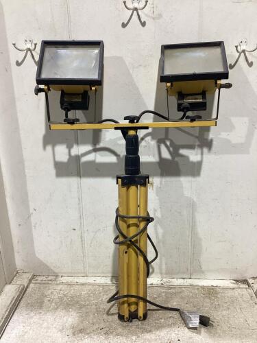 DOUBLE PORTABLE WORKLIGHT TRI-POD STAND