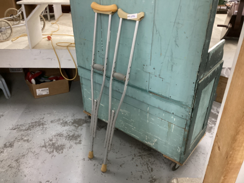 ALUMINUM CRUTCHES-YOUTH SIZE