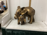 ELEPHANT ORNAMENT/STATUE